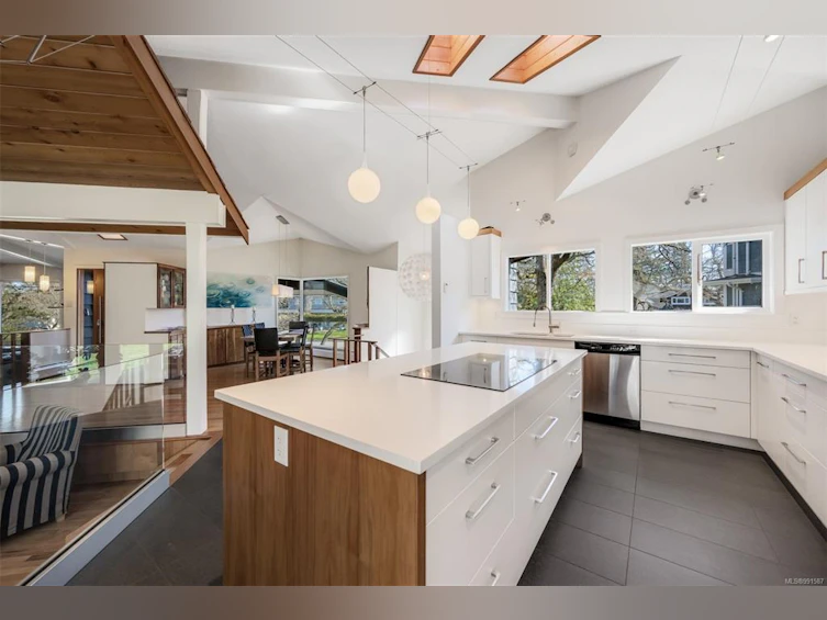 3456 Plymouth Road, Oak Bay, BC, V8P 4X4 - 3