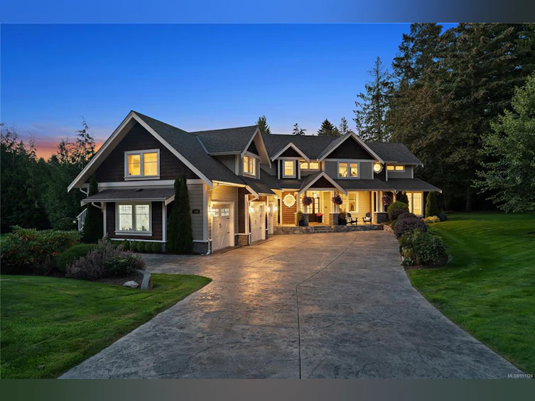 1958 Llewellyn Place, North Saanich, BC, V8L 1G5