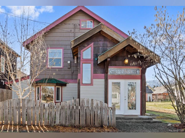 2775 Maryport Avenue, Cumberland, BC, V0R 1S0 - 2