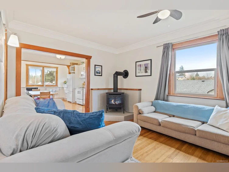 2775 Maryport Avenue, Cumberland, BC, V0R 1S0 - 11