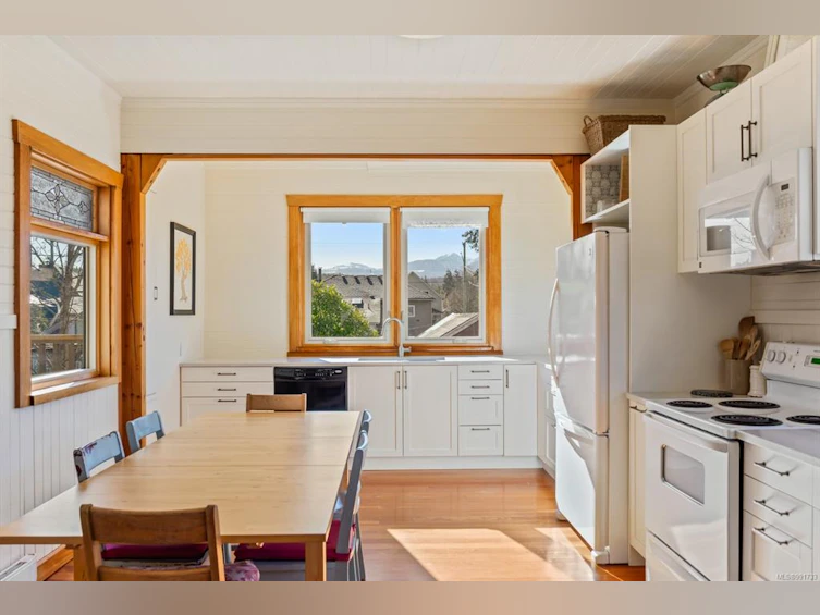 2775 Maryport Avenue, Cumberland, BC, V0R 1S0 - 13