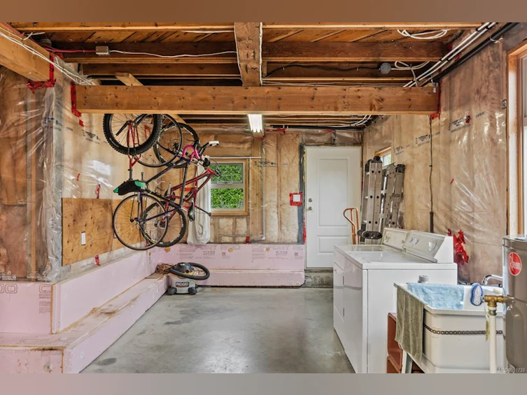 2775 Maryport Avenue, Cumberland, BC, V0R 1S0 - 32
