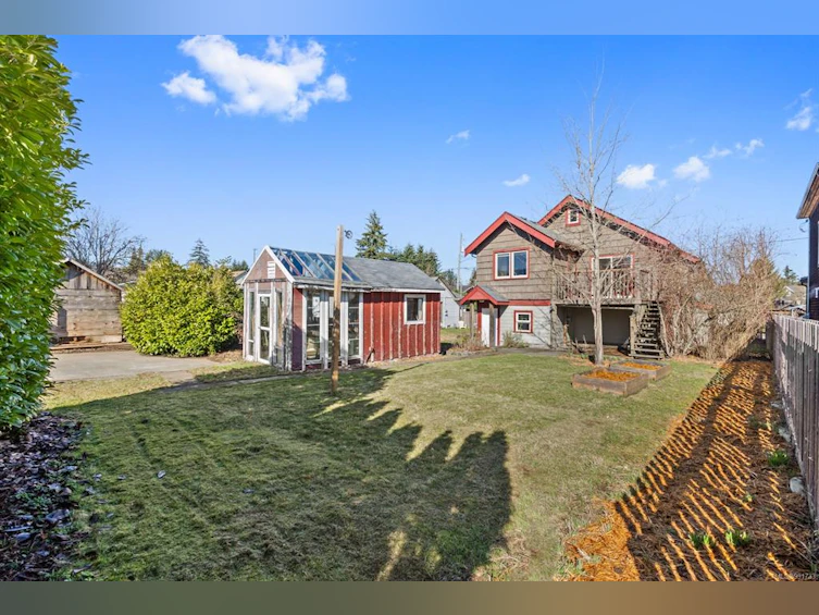 2775 Maryport Avenue, Cumberland, BC, V0R 1S0 - 39