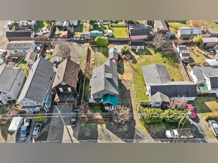 2775 Maryport Avenue, Cumberland, BC, V0R 1S0 - 43