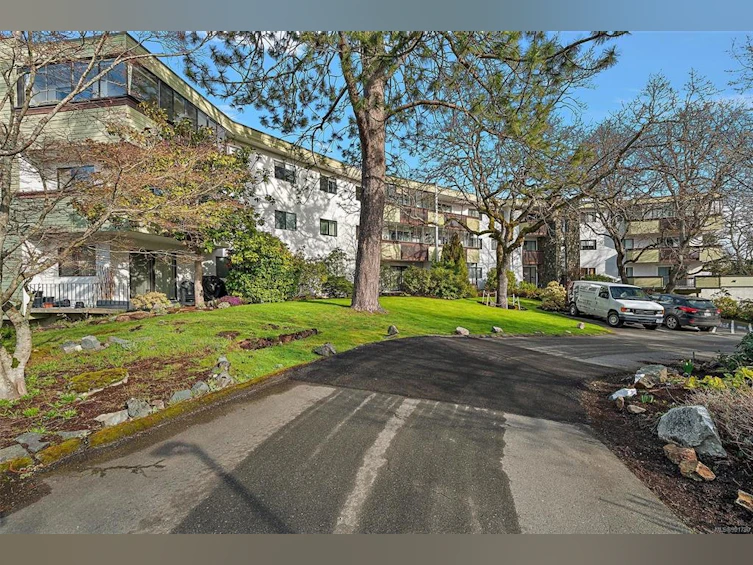 317-3962 Cedar Hill Road, Saanich, BC, V8N 3B8 - 24