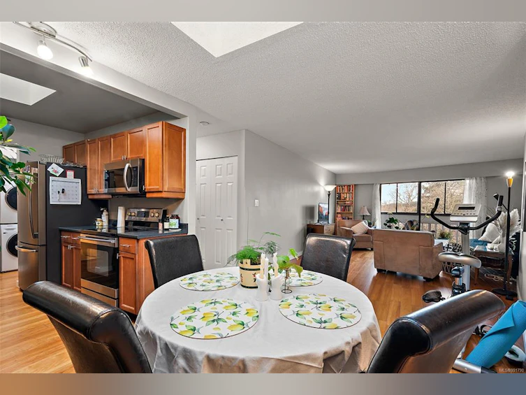 317-3962 Cedar Hill Road, Saanich, BC, V8N 3B8 - 8