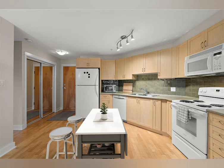 207-1155 Yates Street, Victoria, BC, V8V 3N1 - 9