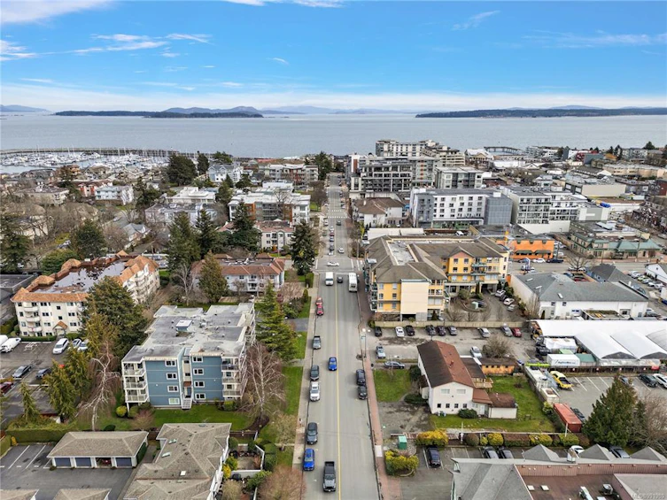 302-2360 James White Boulevard, Sidney, BC, V8L 1Z7 - 5