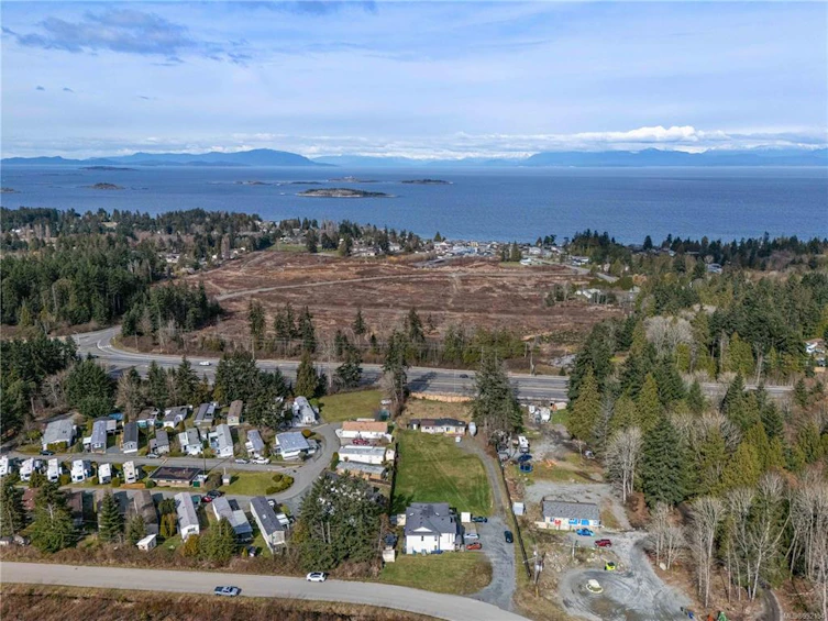 7900 W Clark Drive, Nanaimo, BC, V0R 2H0 - 2