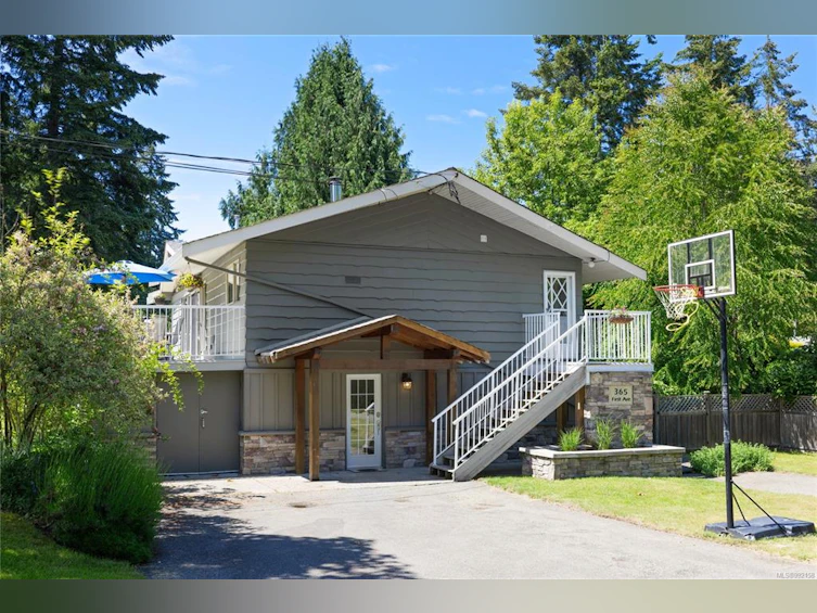 365 W First Avenue, Qualicum Beach, BC, V9K 1H6 - 3