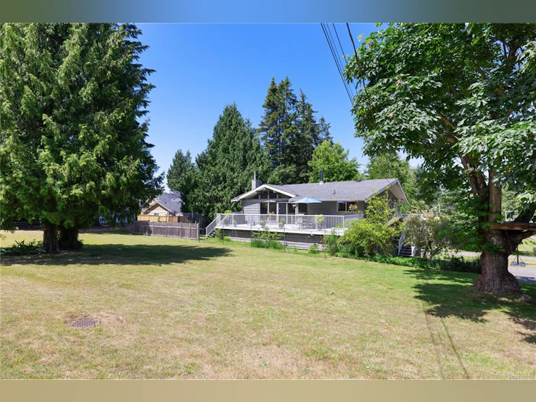 365 W First Avenue, Qualicum Beach, BC, V9K 1H6 - 39
