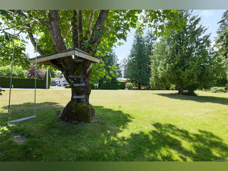 365 W First Avenue, Qualicum Beach, BC, V9K 1H6 - 40