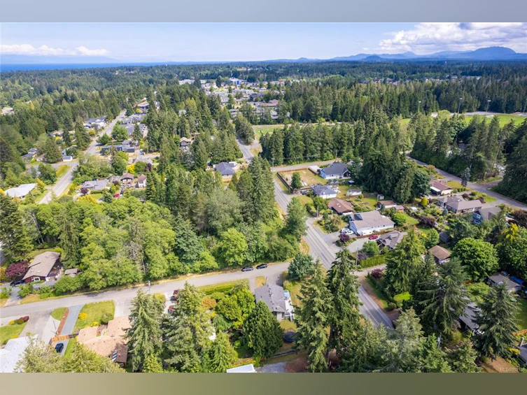 365 W First Avenue, Qualicum Beach, BC, V9K 1H6 - 47