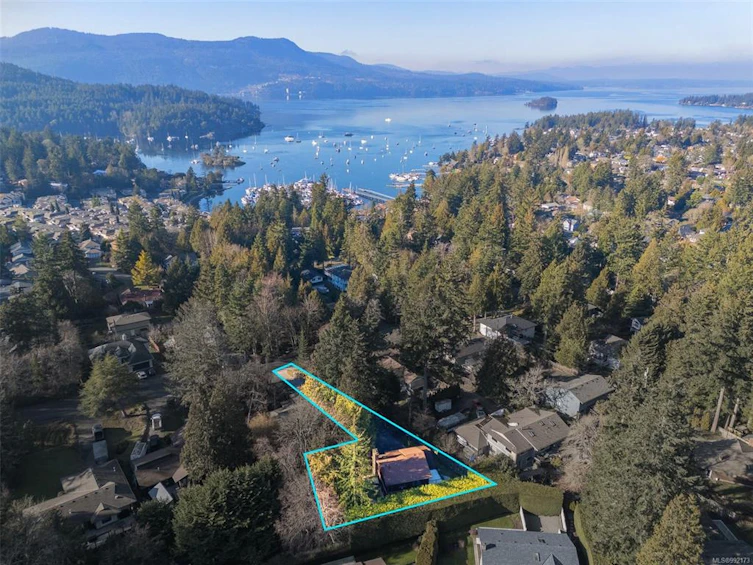 6913 Hagan Road, Central Saanich, BC, V8M 1B2 - 2