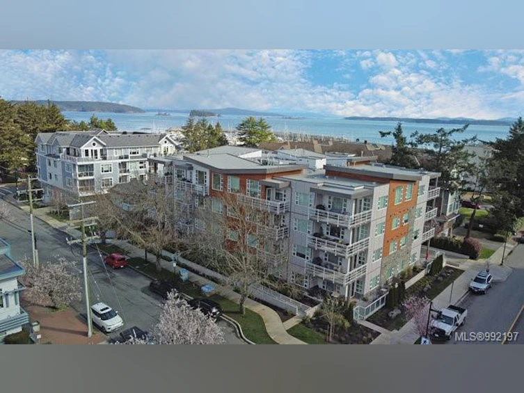 207-9861 Third Street, Sidney, BC, V8L 3A8 - 3