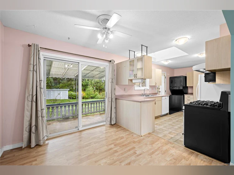 811 Woodland Drive, French Creek, BC, V9P 1Z2 - 5