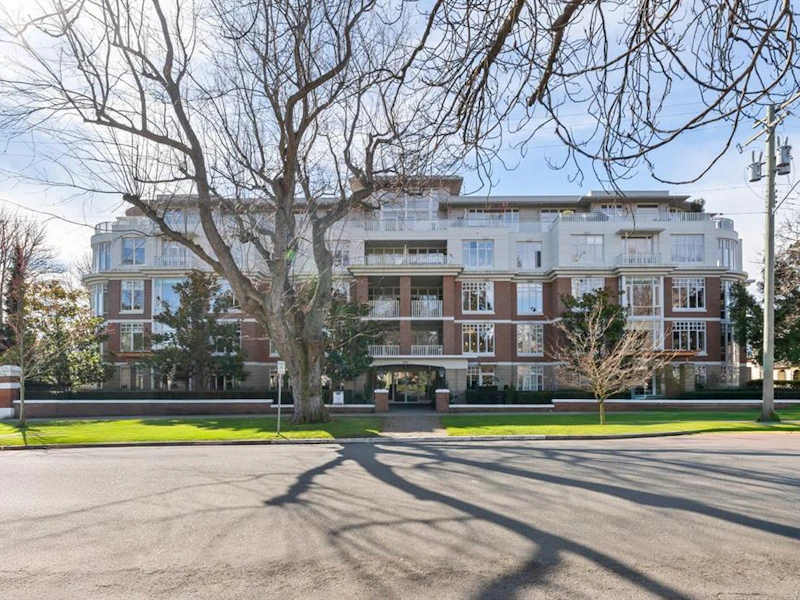 213 - 999 Burdett Avenue, Victoria BC V8V 3G7