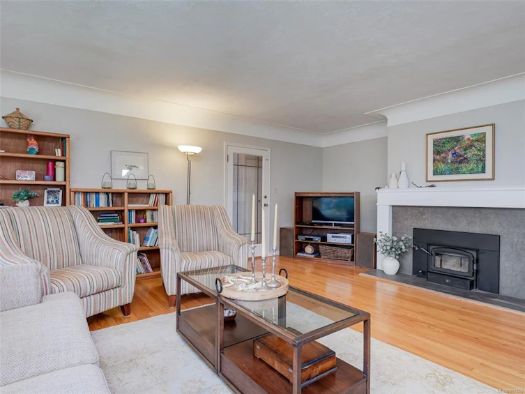3533 Salsbury Way, Saanich, BC, V8P 3K7 - 3