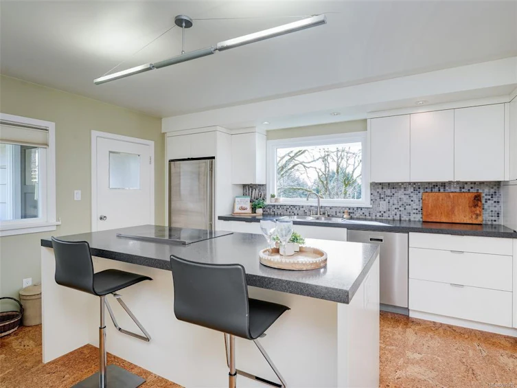 3533 Salsbury Way, Saanich, BC, V8P 3K7 - 6