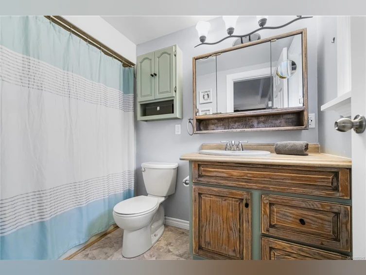 2470 Spring Road, Campbell River, BC, V9W 5K8 - 13