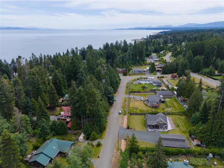4600 Berbers Drive, Bowser/Deep Bay, BC, V0R 1G0 - 3