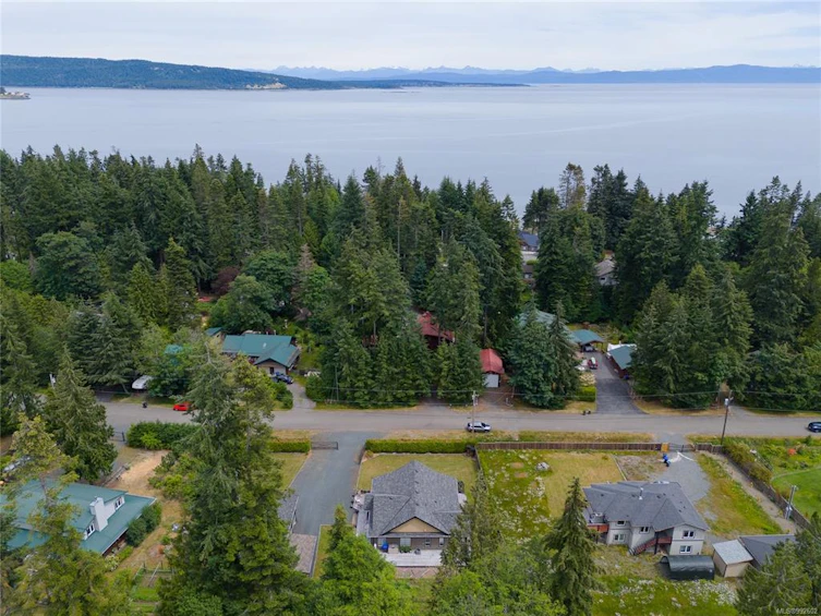 4600 Berbers Drive, Bowser/Deep Bay, BC, V0R 1G0 - 4
