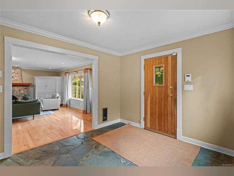 2801 Arbutus Road, Saanich, BC, V8N 5X6 - 3