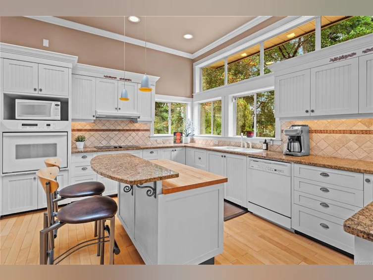 2801 Arbutus Road, Saanich, BC, V8N 5X6 - 12