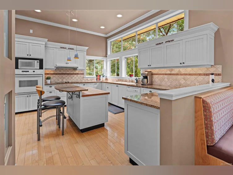 2801 Arbutus Road, Saanich, BC, V8N 5X6 - 13