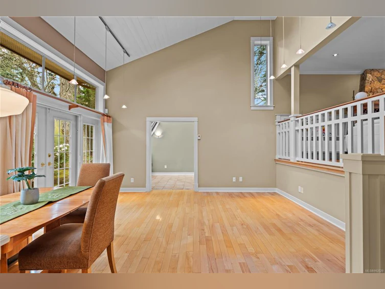2801 Arbutus Road, Saanich, BC, V8N 5X6 - 17