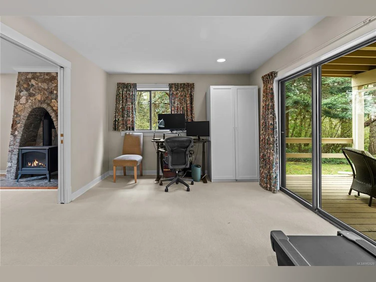 2801 Arbutus Road, Saanich, BC, V8N 5X6 - 37
