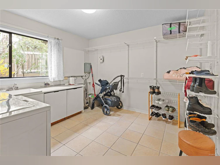 2801 Arbutus Road, Saanich, BC, V8N 5X6 - 39