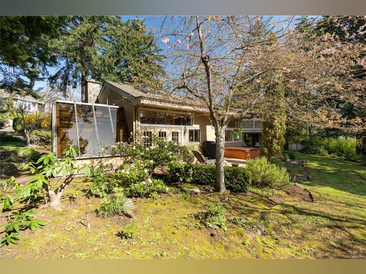 2801 Arbutus Road, Saanich, BC, V8N 5X6 - 49
