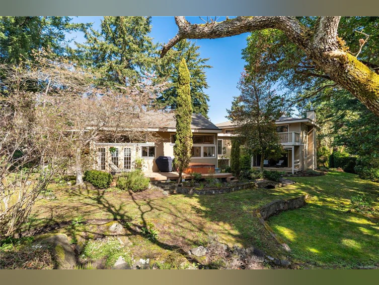 2801 Arbutus Road, Saanich, BC, V8N 5X6 - 50