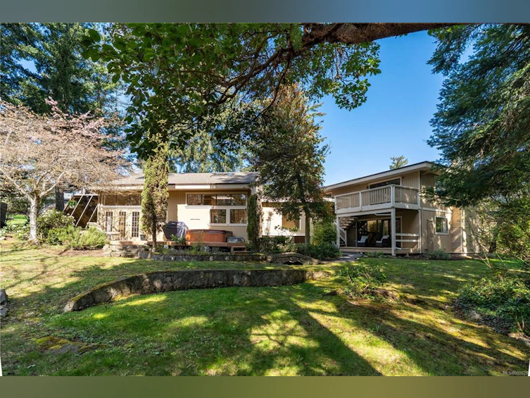 2801 Arbutus Road, Saanich, BC, V8N 5X6 - 52