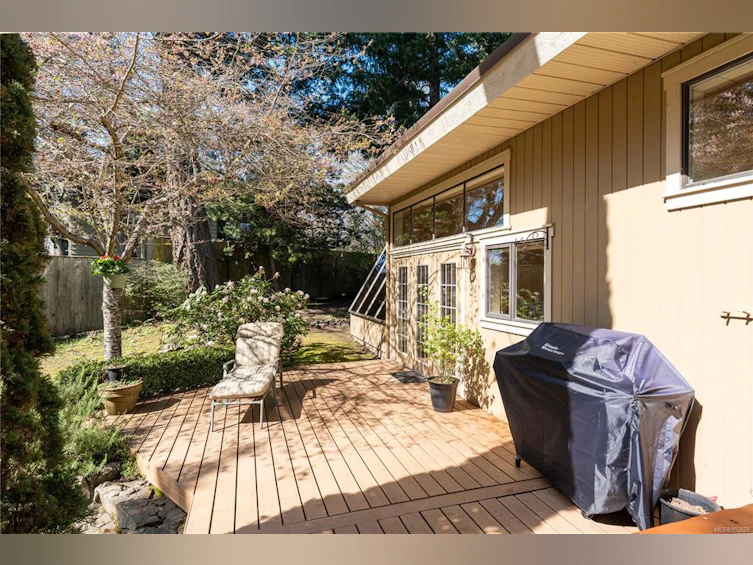 2801 Arbutus Road, Saanich, BC, V8N 5X6 - 53