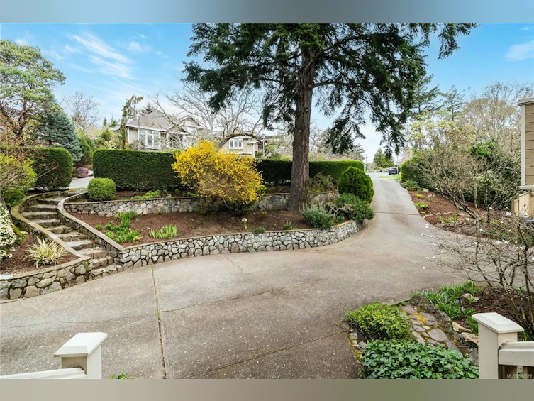 2801 Arbutus Road, Saanich, BC, V8N 5X6 - 56