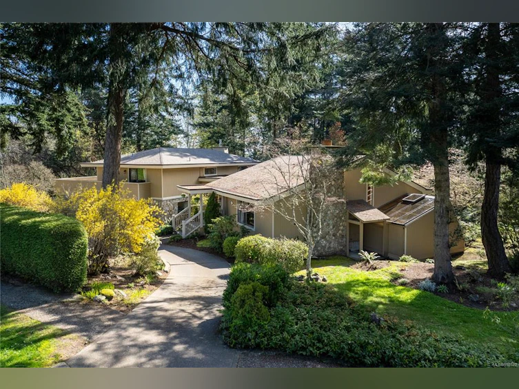 2801 Arbutus Road, Saanich, BC, V8N 5X6 - 57