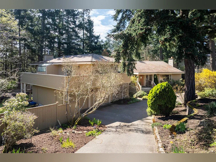 2801 Arbutus Road, Saanich, BC, V8N 5X6 - 59