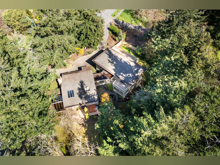 2801 Arbutus Road, Saanich, BC, V8N 5X6 - 60