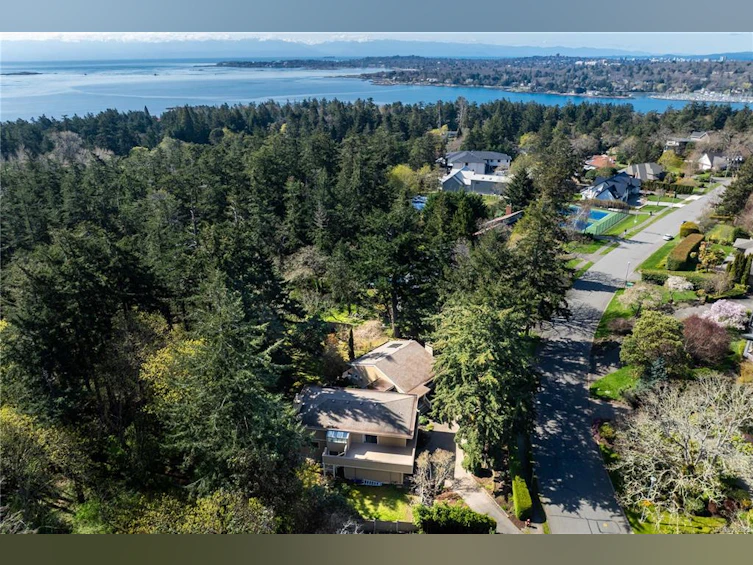 2801 Arbutus Road, Saanich, BC, V8N 5X6 - 63