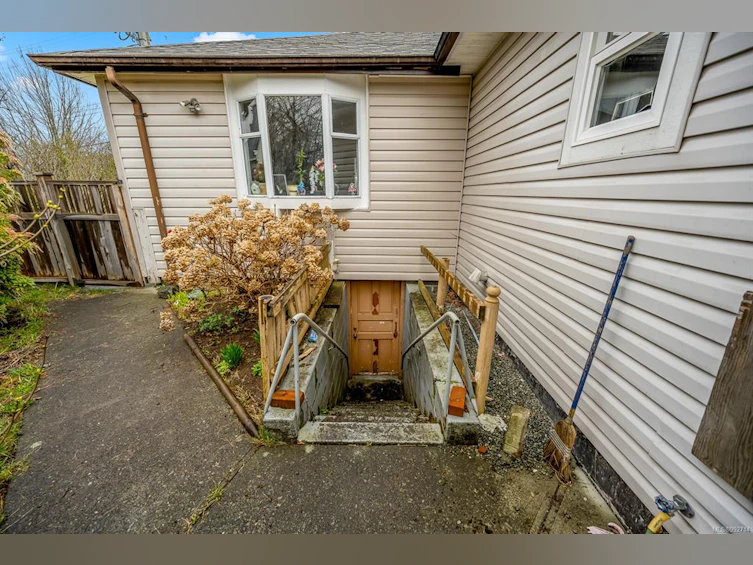 719 / 721 8th Street, Courtenay, BC, V9N 1N6 - 12