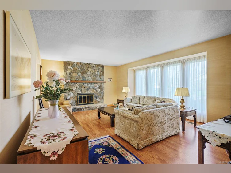 4021 Hopesmore Drive, Saanich, BC, V8N 5S8 - 3