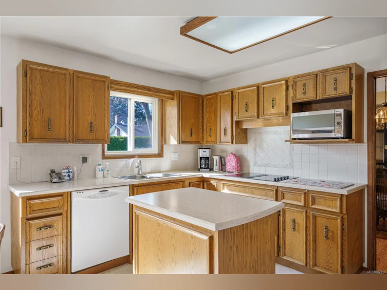 4021 Hopesmore Drive, Saanich, BC, V8N 5S8 - 14