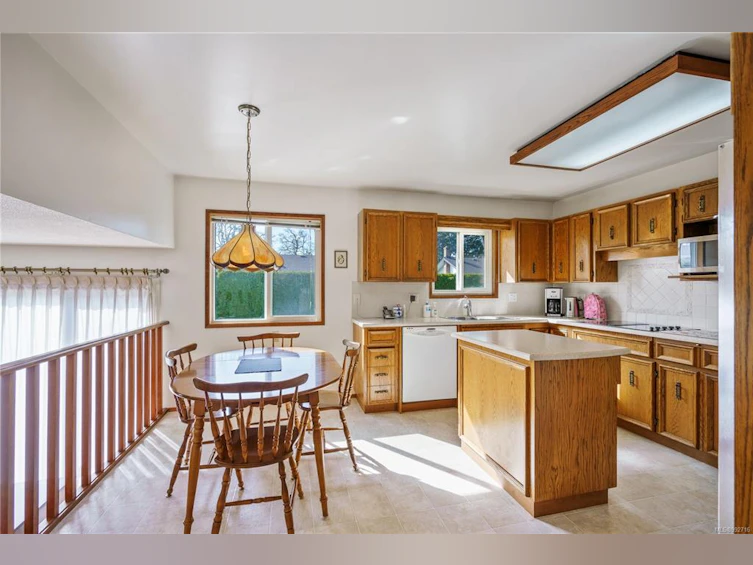 4021 Hopesmore Drive, Saanich, BC, V8N 5S8 - 15
