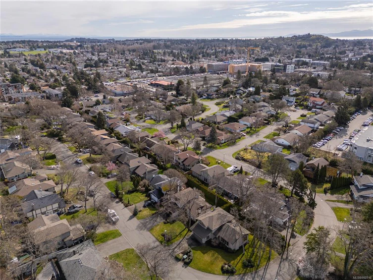 4021 Hopesmore Drive, Saanich, BC, V8N 5S8 - 60