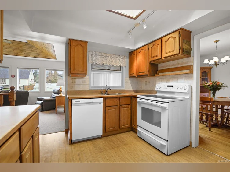 555 Davida Avenue, Saanich, BC, V9Z 2C8 - 6
