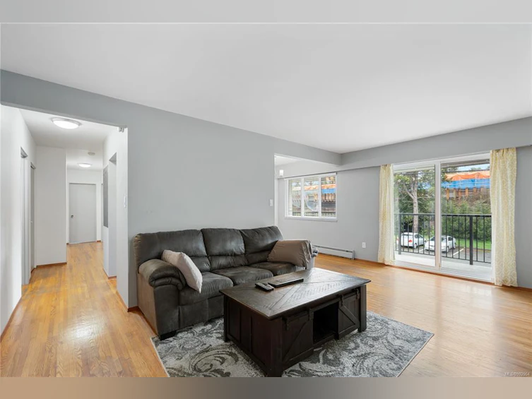 434 W Burnside Road, Saanich, BC, V8Z 1M2 - 2