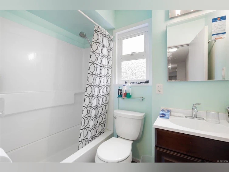 434 W Burnside Road, Saanich, BC, V8Z 1M2 - 16