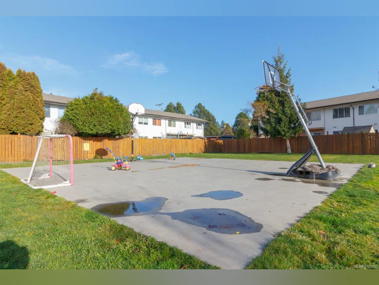 434 W Burnside Road, Saanich, BC, V8Z 1M2 - 28